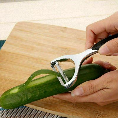 Eplucheur-a-legumes-debut-d-epluchage