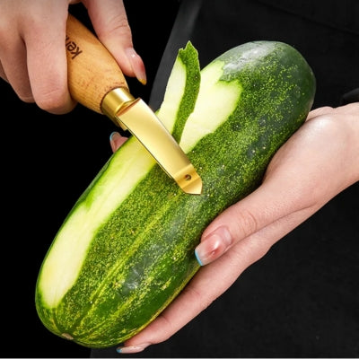 econome-dore-epluchant-courgette