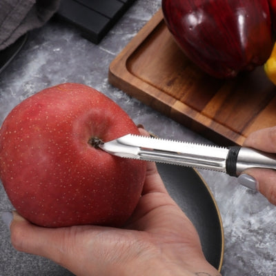 econome-cuisine-coupant-peau-pomme