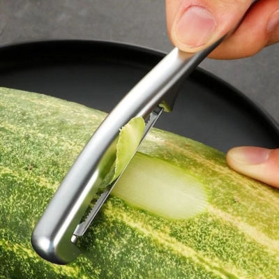 econome-cuisine-epluchant-concombre