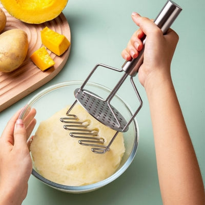 ecrase-puree-tenu-enmain-puree-lisse
