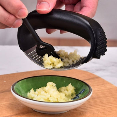 ecraseur-d-ail-brosse-comprise