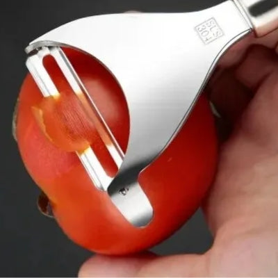 epluche-legumes-epluchant-tomates