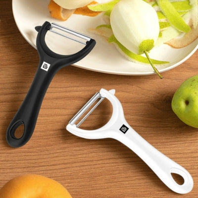 epluche-legumes-blanc-et-noir-dispose