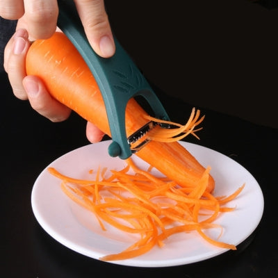 epluche-legumes-coupant-carotte-en-lamelles