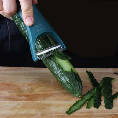 epluche-legumes-epluchant-concombre