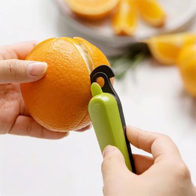 eplucheur-ouvrant-peau-orange