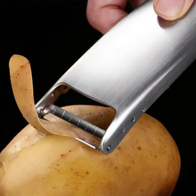 eplucheur-epluchant-pomme-de-terre