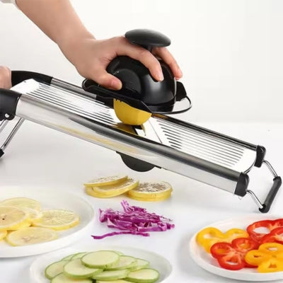 mandoline-cuisine-citron-dans-poussoir
