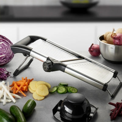 mandoline-japonaise-acier-inoxydable-legumes-coupes