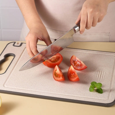 planche-a-decouper-tomate-coupee