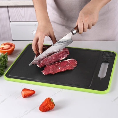 planche-a-decouper-vert-petite-viande-coupee