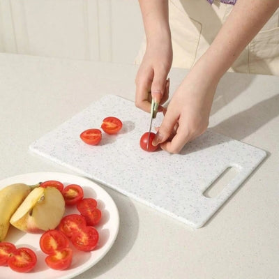 planche-a-decouper-blanche-tomate-decpoupee