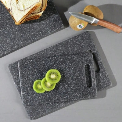planche-a-decouper-noir-kiwi-coupe-lot-trois