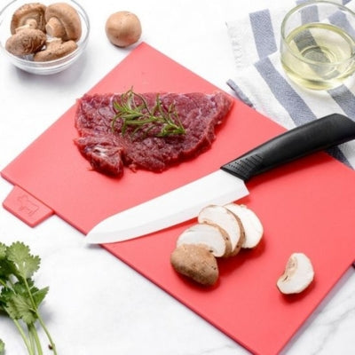 planche-a-decouper-rouge-viande-decoupee
