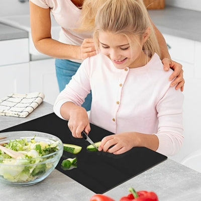 planche-a-decouper-enfant-coupant-concombre