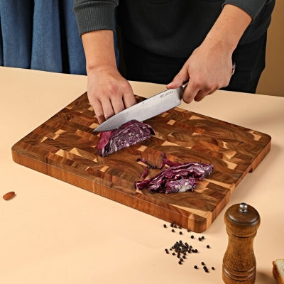 planche-a-decouper-bois-oignon-rouge-coupe
