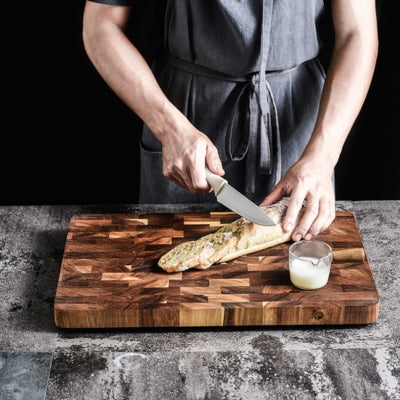 planche-a-decouper-bois-pain-coupe