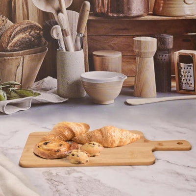 planche-a-decouper-bois-petit-dejeuner-dispose