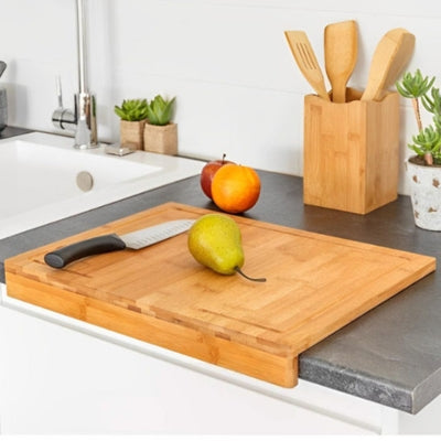 planche-a-decouper-bois-rebord-pratique