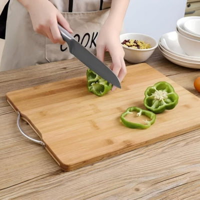 planche-a-decouper-bois-poivrons-coupes