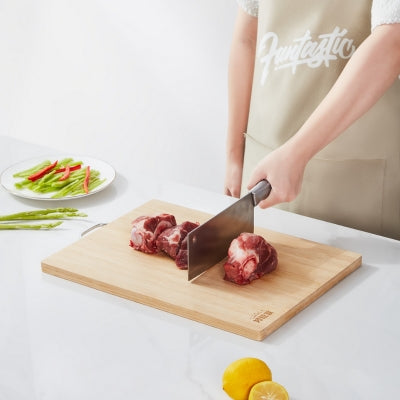 planche-a-decouper-en-bois-viande-coupee