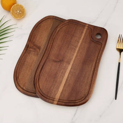 planche-a-decouper-en-bois-foncee