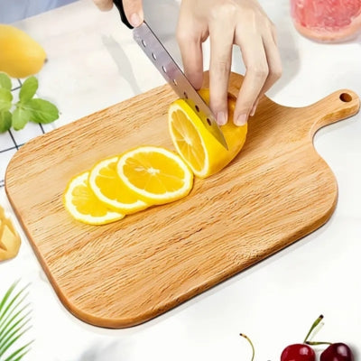 planche-a-decouper-en-bois-citron-coupe