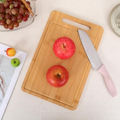 planche-bois-a-decouper-taille-moyenne-tomate-coupee
