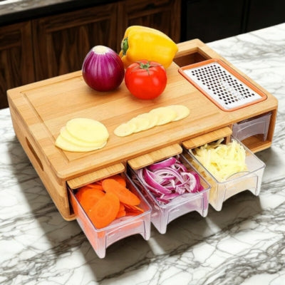 planche-a-decouper-bois-recipient-rempli-de-legumes-coupes