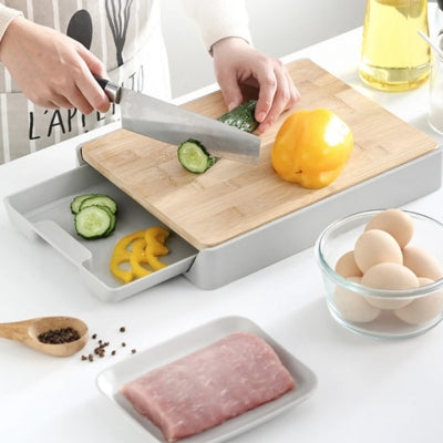 planche-en-bois-a-decouper-concombre-decoupe