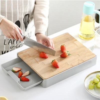 planche-en-bois-a-decouper-fraises-decoupees