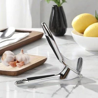 presse-a-ail-sur-table-marbre