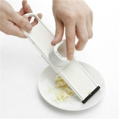presse-ail-pousse-legume-glissant