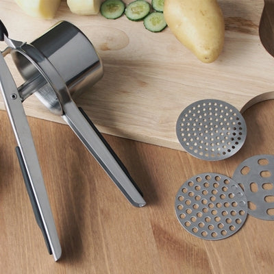 presse-puree-poignees-noire-ergonomiques